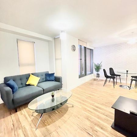 Lovely 2 - Bedroom Condo In Manchester City Centre Exterior photo