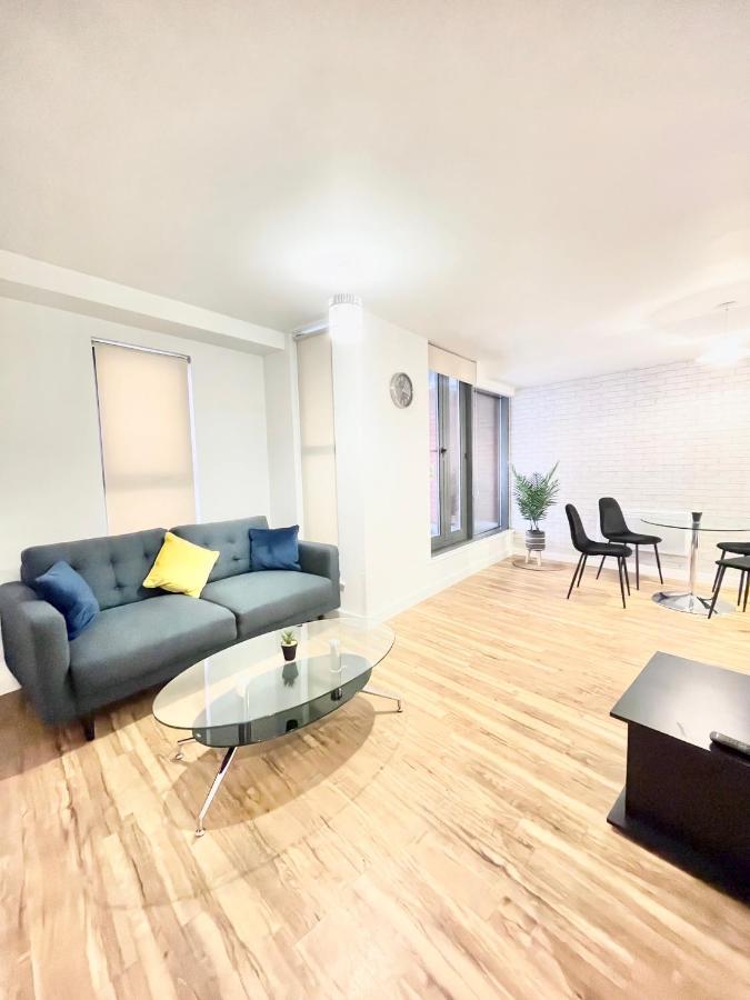 Lovely 2 - Bedroom Condo In Manchester City Centre Exterior photo