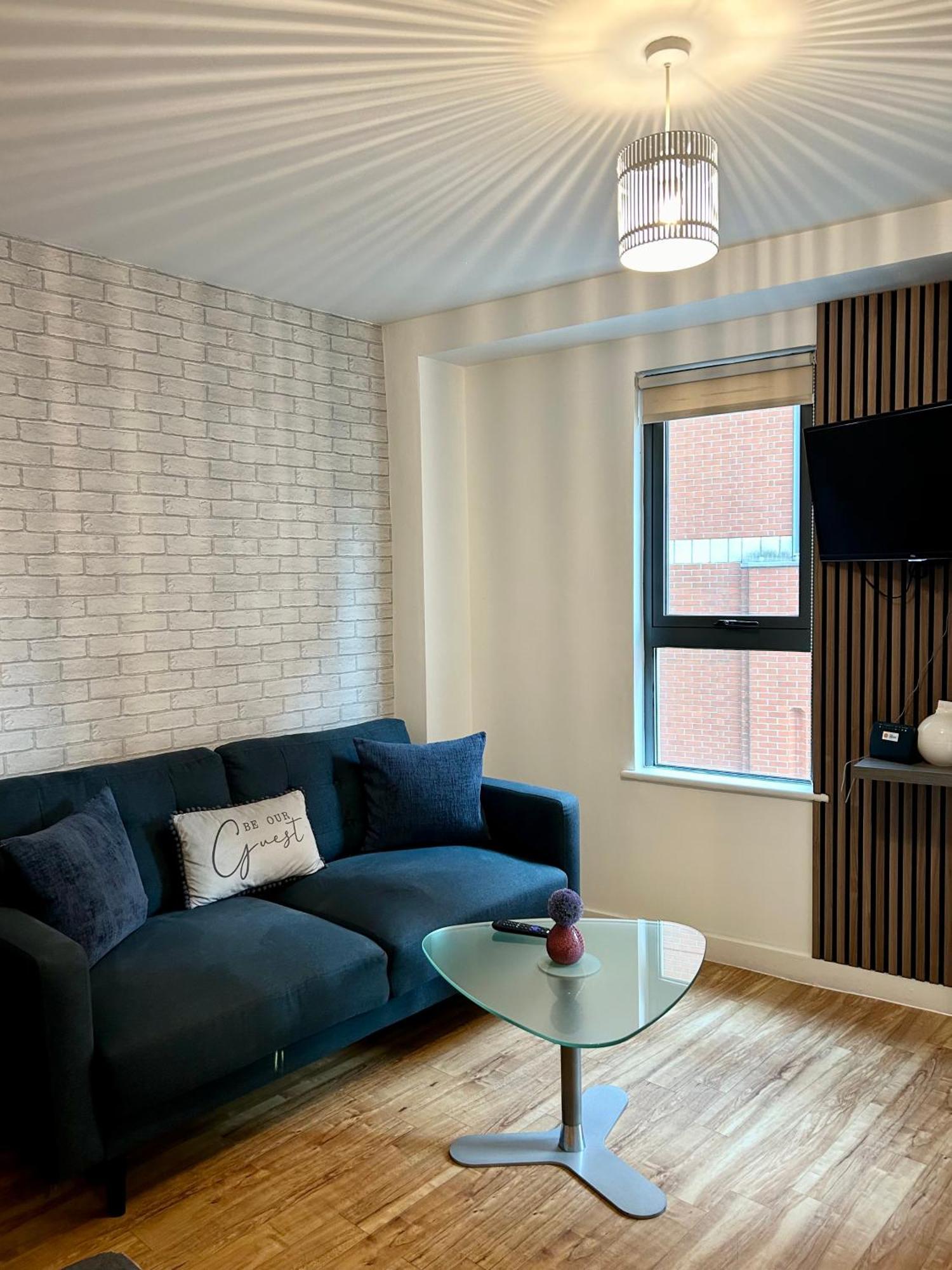 Lovely 2 - Bedroom Condo In Manchester City Centre Exterior photo